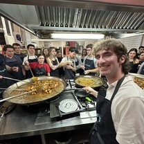 Cooking paella on a trip to Valencia hosted by IES!